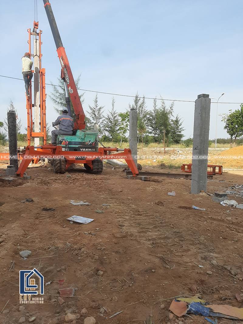 ep coc be tong nha dan tai quang truong