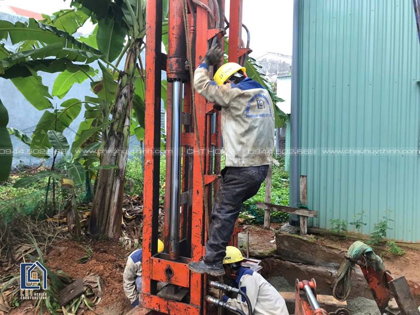 Ep coc be tong nha 2 tang tai khu Da Thanh, Nui Thanh, Quang Nam